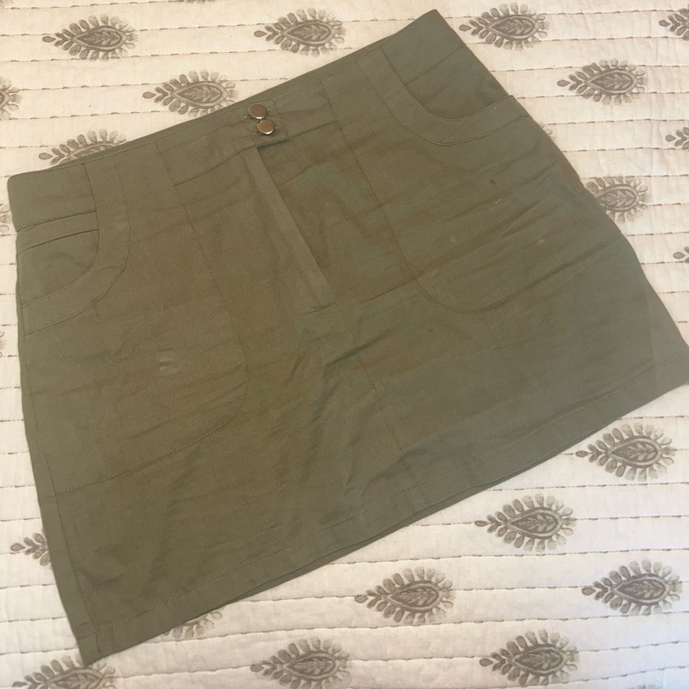 Nwt Daisy green Olive green mini skirt